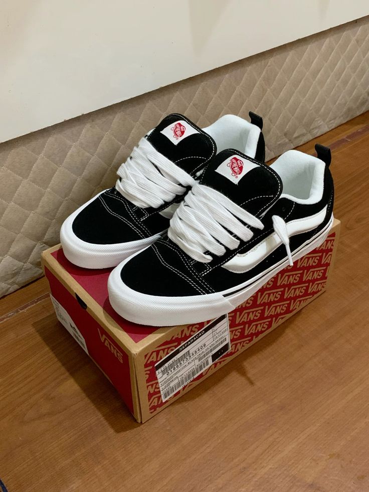 Vans Knu Skool Unissex Preto Branco